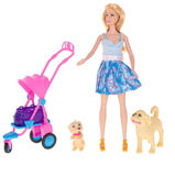 Bábika na prechádzke so psíkmi v kočíku