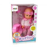 Bábika bábätko v ružovej pyžame pije a ciká