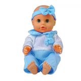 Bábika bábätko v modrej pyžame pije a ciká